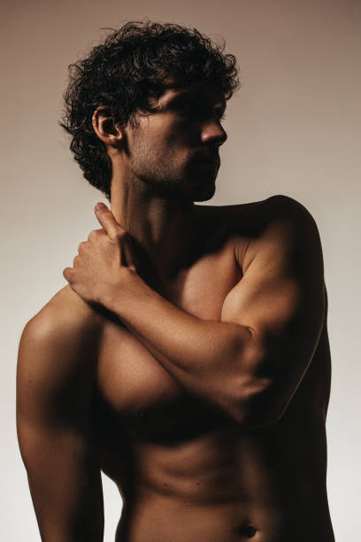 portrait of muscular young man with naked torso - sensuality men shirtless studio shot imagens e fotografias de stock