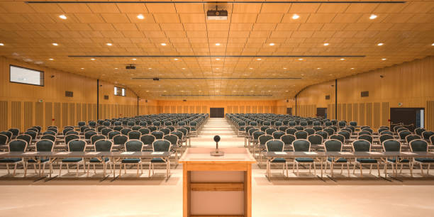 sala de conferências - lecture hall auditorium university empty - fotografias e filmes do acervo