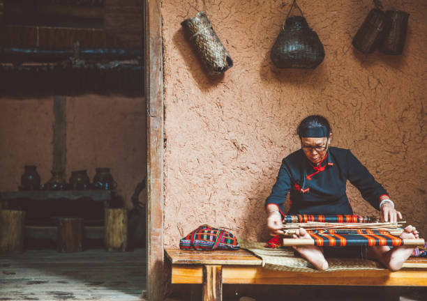istock The Li Ethnic Minority in China - Weaving 1275770208