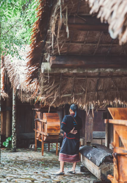 istock The Li Ethnic Minority in China - Weaving 1275770219
