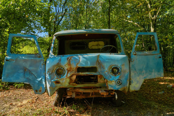 istock Abandoned old deterioration car in the autumn forest 1275777738