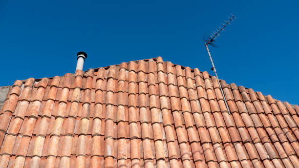 istock Shingle facade in country house 1275811087