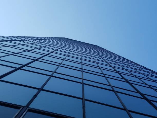 istock Tall building diminishing perspective 1275815554