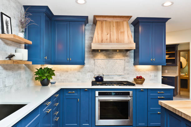 home improvement remodeled contemporary kitchen design - hausanbau stock-fotos und bilder