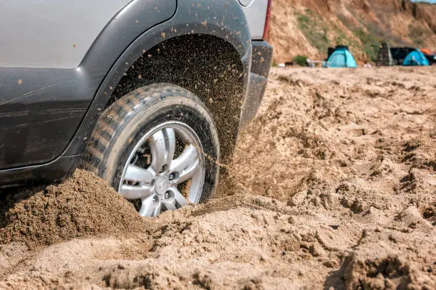 Photo of the car got stuck in the deep sand