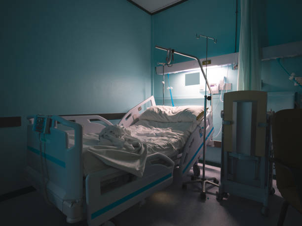 istock Empty room with bed and comfortable medical equipped in a hospital. 1276099773