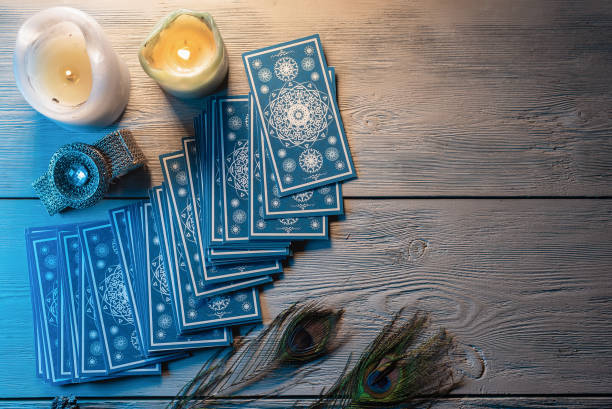 tarot cards. - fortune telling paranormal neon light prophet imagens e fotografias de stock