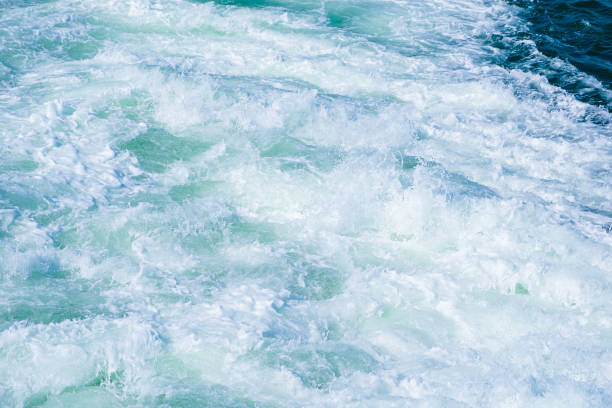 olas oceaños o olas en el mar con agua agitada o agua de popa de un barco - churned fotografías e imágenes de stock