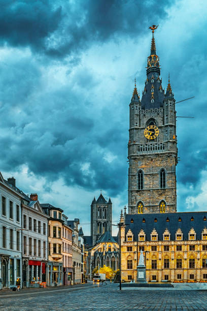 鐘楼時計塔、ゲント、ベルギー - ghent ストックフォトと画像
