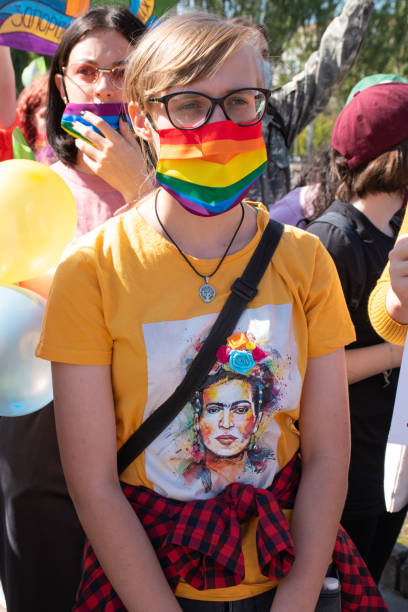 primeira marcha do orgulho lgbt em zaporizhzhia - editorial vertical homosexual people - fotografias e filmes do acervo