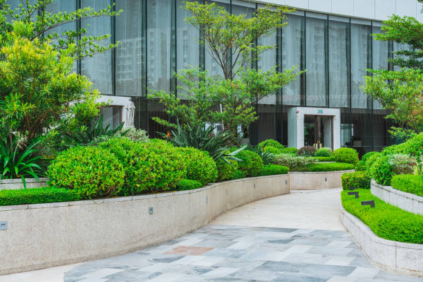 istock Curved path in the formal garden 1276446924