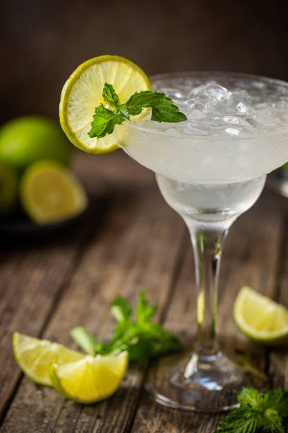 istock Cocktail margarita with lime 1276456418