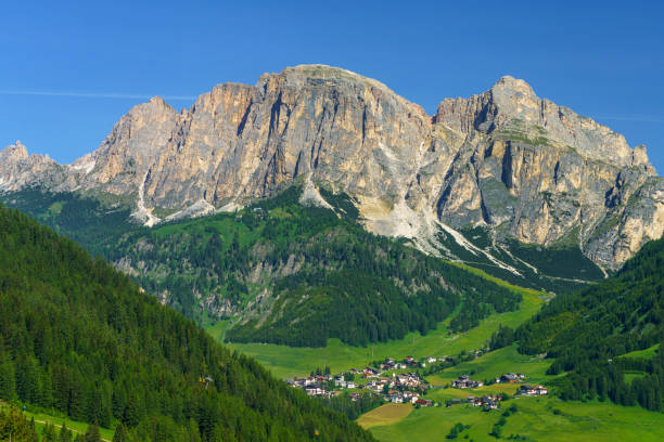 mountain landscape along the road to campolongo pass, dolomites - cordevole valley stock-fotos und bilder