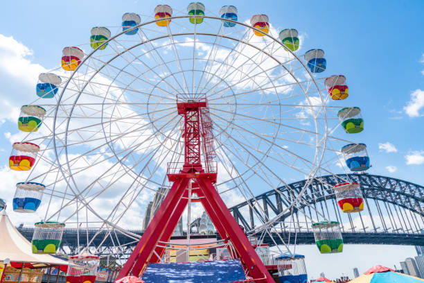 シドニーハーバーブリッジとルナパークの観覧車、オーストラリア - ferris wheel luna park amusement park carnival ストックフォトと画像