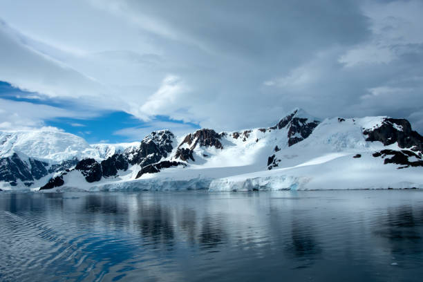 istock Landscape of Antarctica 1276483896