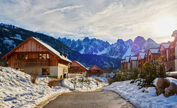 ośrodek narciarski w austriackich alpach. - winter snow landscape house zdjęcia i obrazy z banku zdjęć