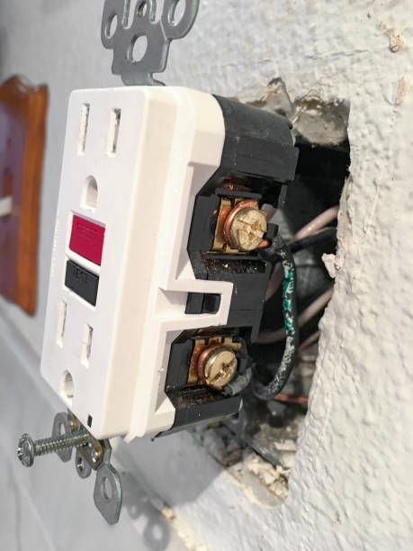 istock Electrical GFCI Outlet DIY mobilestock 1276563794