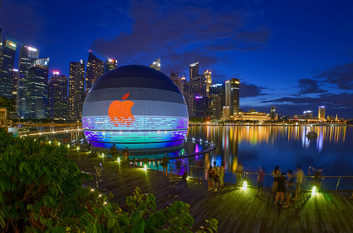 The newest Apple Store in Singapore is at the Marina Bay Sands.  It is built to float on the bay and offers visitors a panoramic view of the beautiful surroundings. It consists of an all-glass dome with sun shades that encircles the structure. Designed by Apple and Foster + Partners, it represents a step of innovation beyond anything the world has seen.