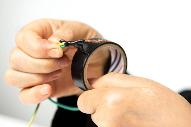 電気技師接続ワイヤ - splice ストックフォトと画像