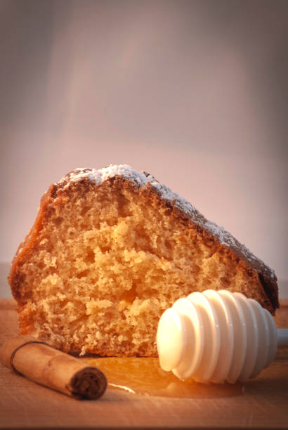 Torta di cannella e miele. Primo tempo - foto stock