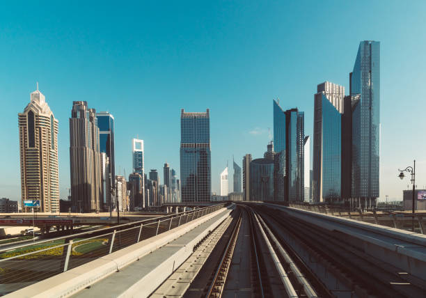 moderne wolkenkratzer gebäude in dubai downtown, vae. - water architecture train united arab emirates stock-fotos und bilder