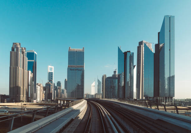 moderne wolkenkratzer gebäude in dubai downtown, vae. - water architecture train united arab emirates stock-fotos und bilder