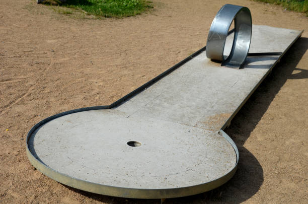 minigolf, golf, mini, park, threshing, path, steel, metal, obstacle, obstacles, hole, cobweb, stainless, shape, trap, ball, funnel, game, points, sport, fun, play, par, club, caddy, public, free, playground, school, yard, beige, sand, triangle, red, hill, lawn, garden, abstract, sign, net, digital, texture, web, icon, technology, pixel, software, concept, 3d un campo de minigolf en el parque con obstáculos de acero inoxidable y una trampa de bolas en forma de telaraña en una bola en forma de embudo para atrapar las pelotas de golf detrás del obstáculo. juego de puntos por debajo de par o por encima del par