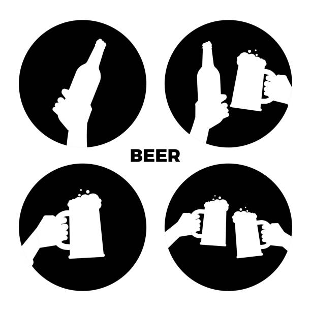 ilustrações, clipart, desenhos animados e ícones de ícones da cerveja vetorial definidos. cerveja preta e branca nas silhuetas das mãos - cans toast