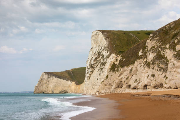 istock Magestic white cliffs of Dorset 1276628813