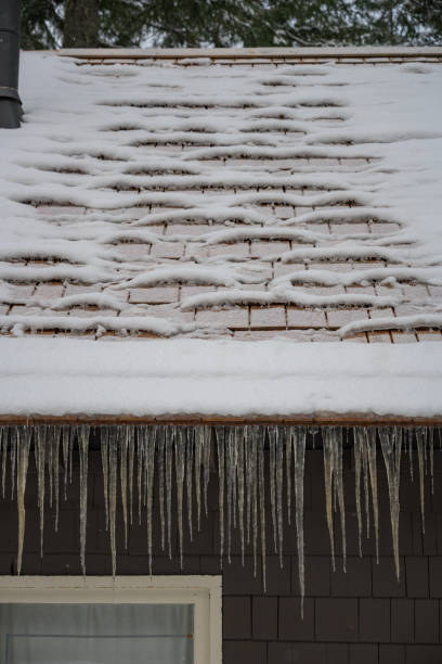 istock Snowy Roof and Icicles 1276630504