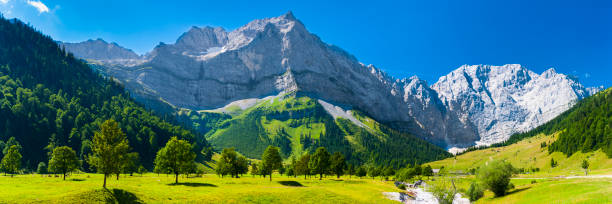 paisagem panorâmica nas montanhas karwendel - 2113 - fotografias e filmes do acervo