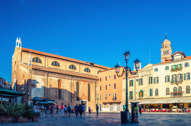 praça da cidade de veneza com arquitetura típica - stefano - fotografias e filmes do acervo