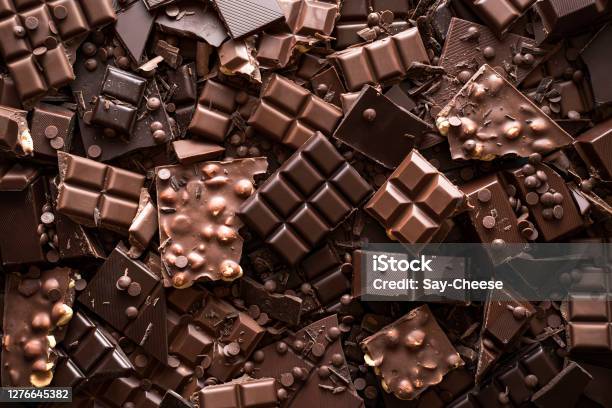 巧克力分類背景不同種類的巧克力的頂視圖 照片檔及更多 朱古力 照片 - 朱古力, 朱古力塊, 背景 - 主題