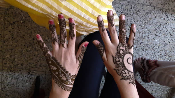 mehndi designs of hand of a groom mehndi designs of hand of a groom back hand MEHNDI stock pictures, royalty-free photos & images