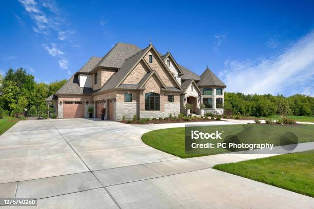 Large Home With Driveway Leading To Three Car Garage Stock Photo - Download Image Now