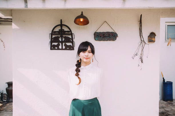 istock a woman with brainded hair 1276761252