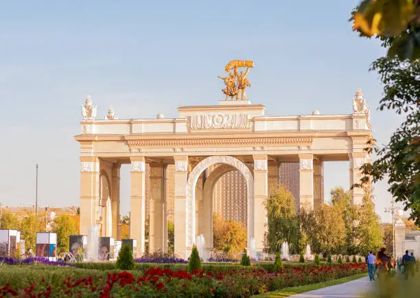 Arch of the Main Entrance of VDNKh is the main entrance to the Exhibition of Achievements of the National Economy. Photo from VDNKh.