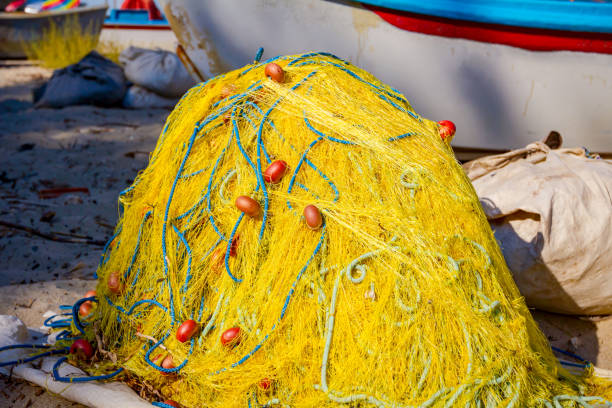 商業漁網の山 - commercial fishing net netting fishing striped ストックフォトと画像