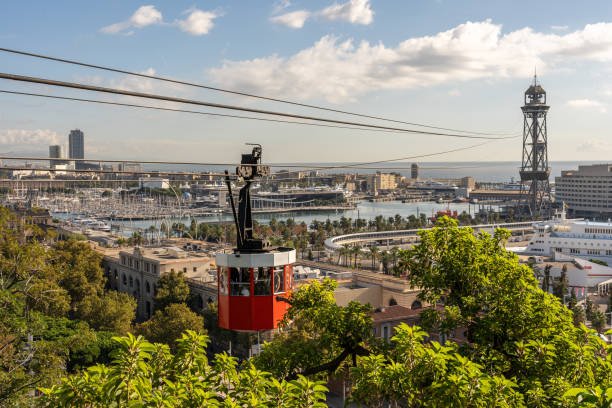 historic red cable car cabin with harbor and panorama of barcelona city, spain - port de barcelona imagens e fotografias de stock