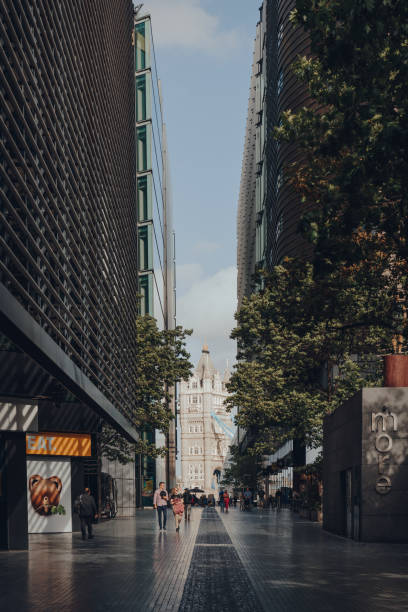 여름날 영국 런던 브리지 시티에서 타워 브리지의 전경을 조망하실 수 있습니다. - more london 뉴스 사진 이미지