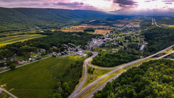 istock Highway through rural Pennsylvania 1276791990