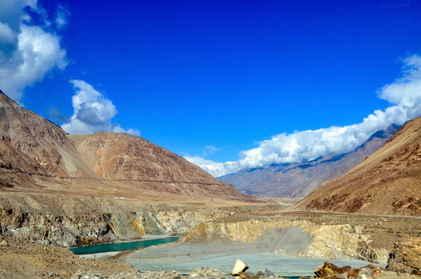 Karakoram highway and the Indus River Fascinating view of the karakoram highway and the Indus River karakoram highway stock pictures, royalty-free photos & images