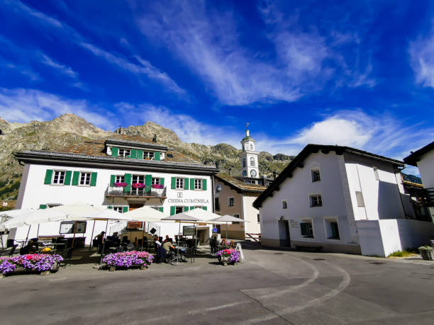 площадь силс мария в энгадин-швейцария - engadine switzerland village church стоковые фото и изображения