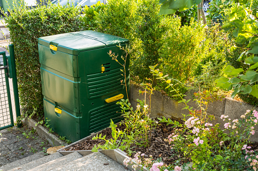 Compost maker bin for  recycle kitchen, yard and garden scraps. Composter for small gardens.