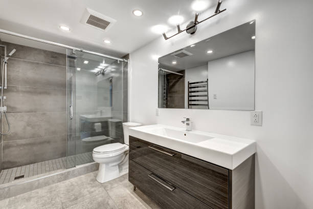 Luxury modern renovated apartment with closets, walk-ins, very well staged Beautiful renovated apartment in an apartment building with bathroom, new kitchen, new floors, balcony, all white painted renovation photos stock pictures, royalty-free photos & images