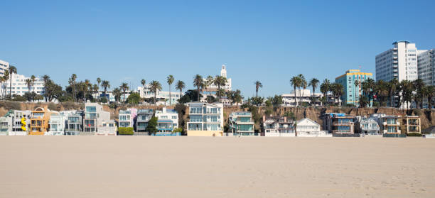 santa monica beach houses, vista panoramica california - santa monica beach california house foto e immagini stock