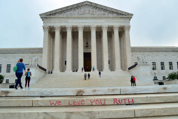 We love you Ruth Washington DC, USA September 25, 2020 A well wisher leaves a note for the late Supreme Court Justice Ruth Bader Ginsburg on the steps of the United States Supreme Court in Washington, DC ruth bader ginsburg stock pictures, royalty-free photos & images