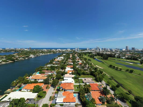 istock Aerial photo Miami Beach upscale homes between golf course and waterfront 1276874582