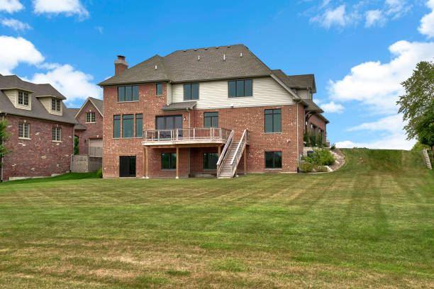 istock Three story home with walkout basement 1276897047