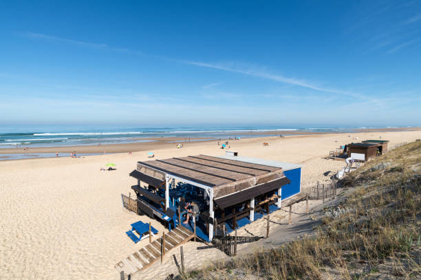 the beach of mimizan on the french atlantic coast - mimizan imagens e fotografias de stock